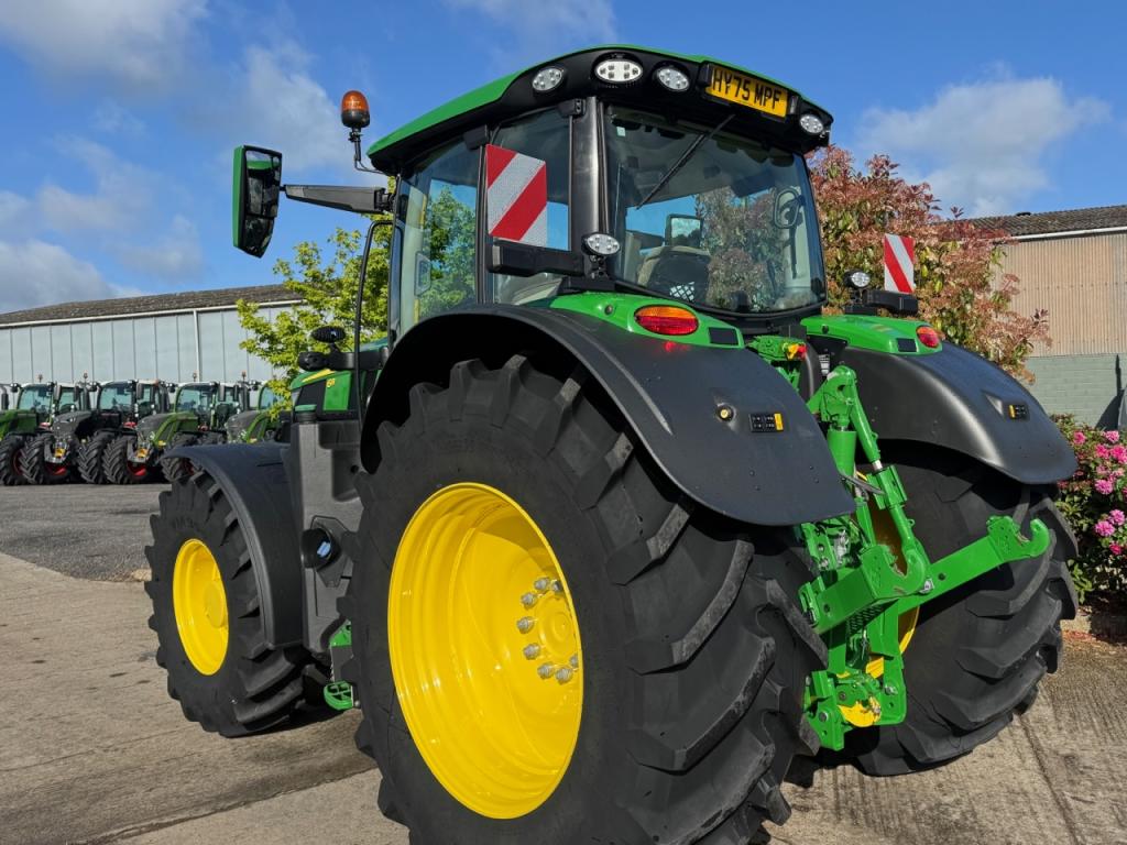 John Deere 6R 215