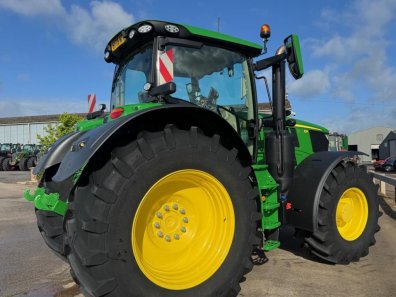 John Deere 6R 215