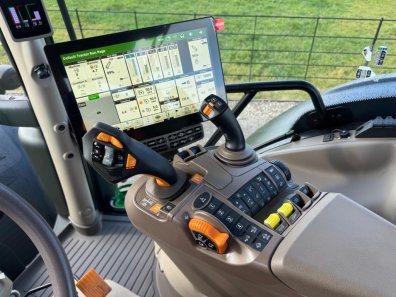 John Deere 6R 215