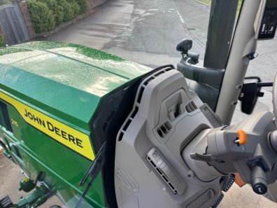 John Deere 6R 215
