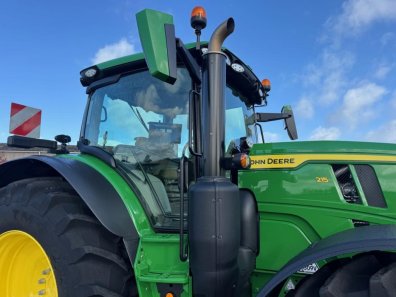 John Deere 6R 215