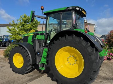 John Deere 6R 215