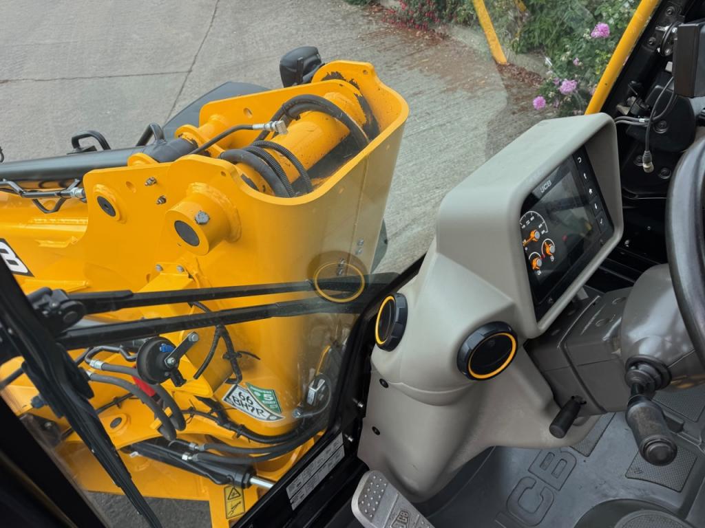 JCB 320S