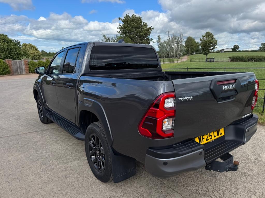 Toyota Hi-Lux Invincible X 2.8 Diesel