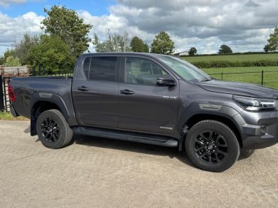 Toyota Hi-Lux Invincible X 2.8 Diesel