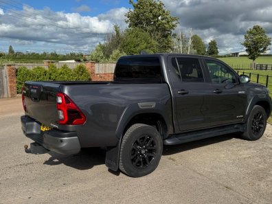 Toyota Hi-Lux Invincible X 2.8 Diesel