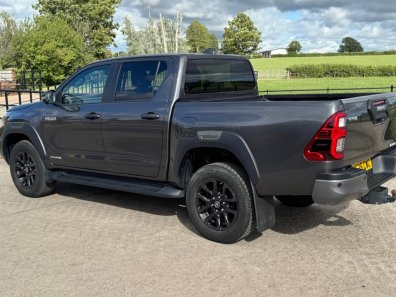 Toyota Hi-Lux Invincible X 2.8 Diesel