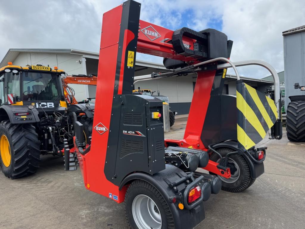 Kuhn SW 4014 bale wrapper