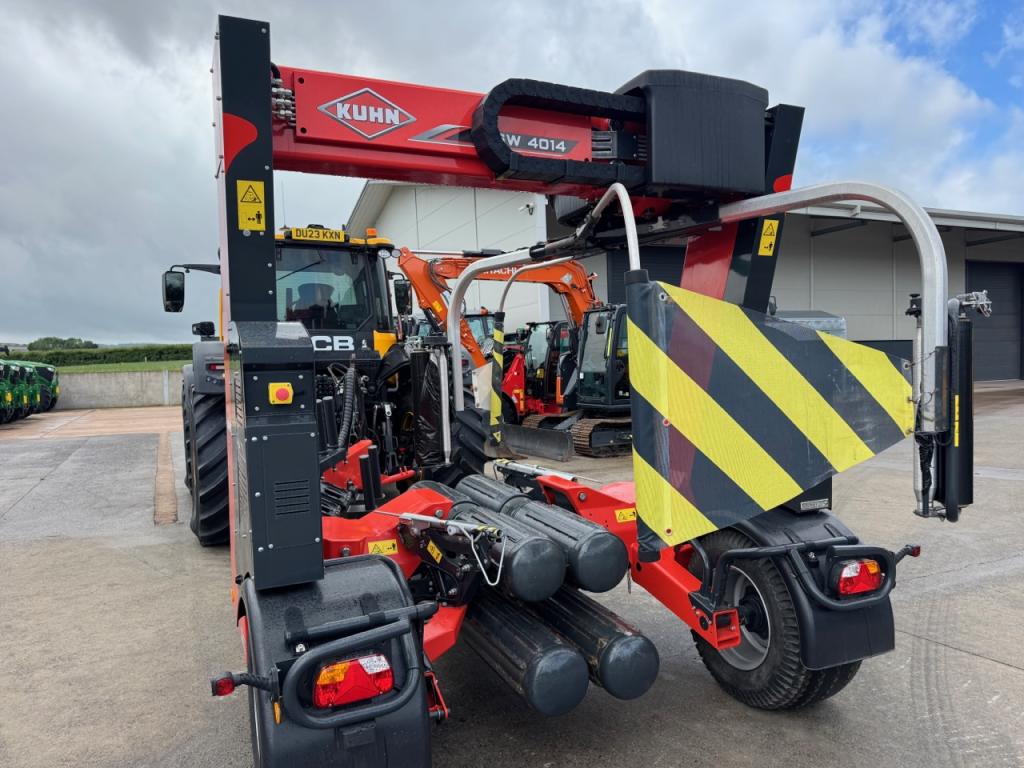 Kuhn SW 4014 bale wrapper