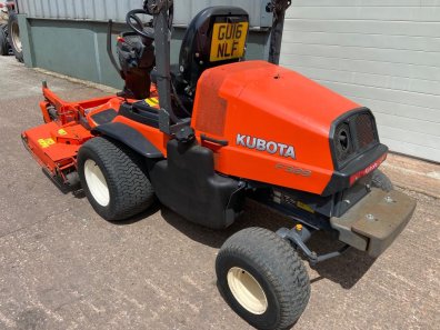 Kubota F3890 mower