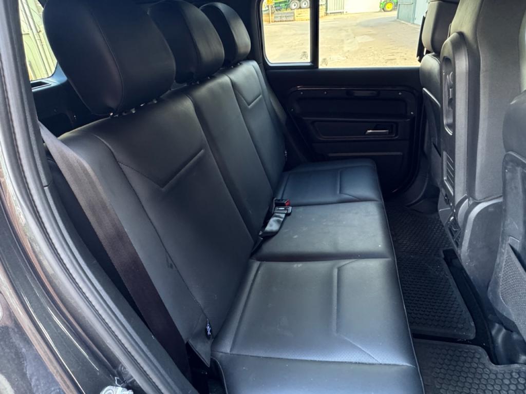Land Rover Defender 110 Hard Top HSE X-Dynamic D350