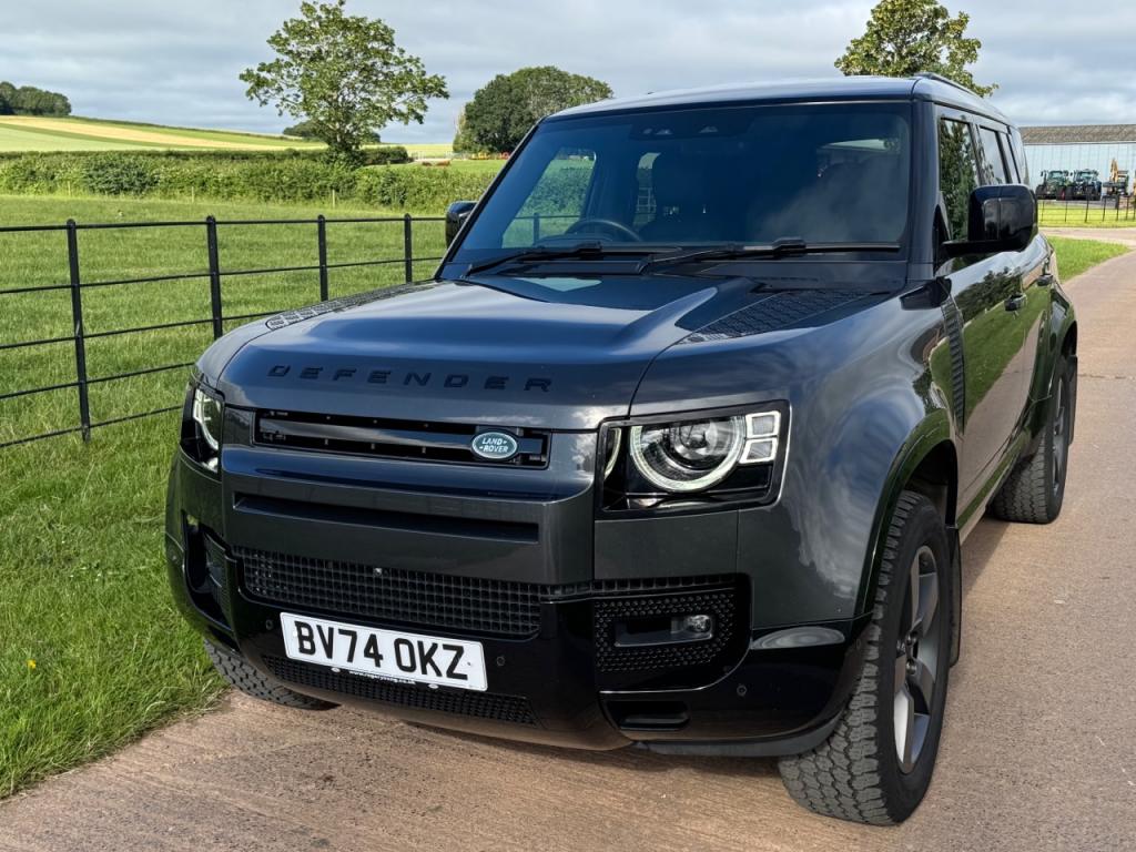 Land Rover Defender 110 Hard Top HSE X-Dynamic D350