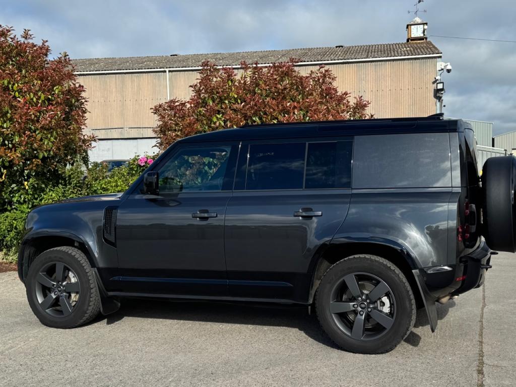 Land Rover Defender 110 Hard Top HSE X-Dynamic D350