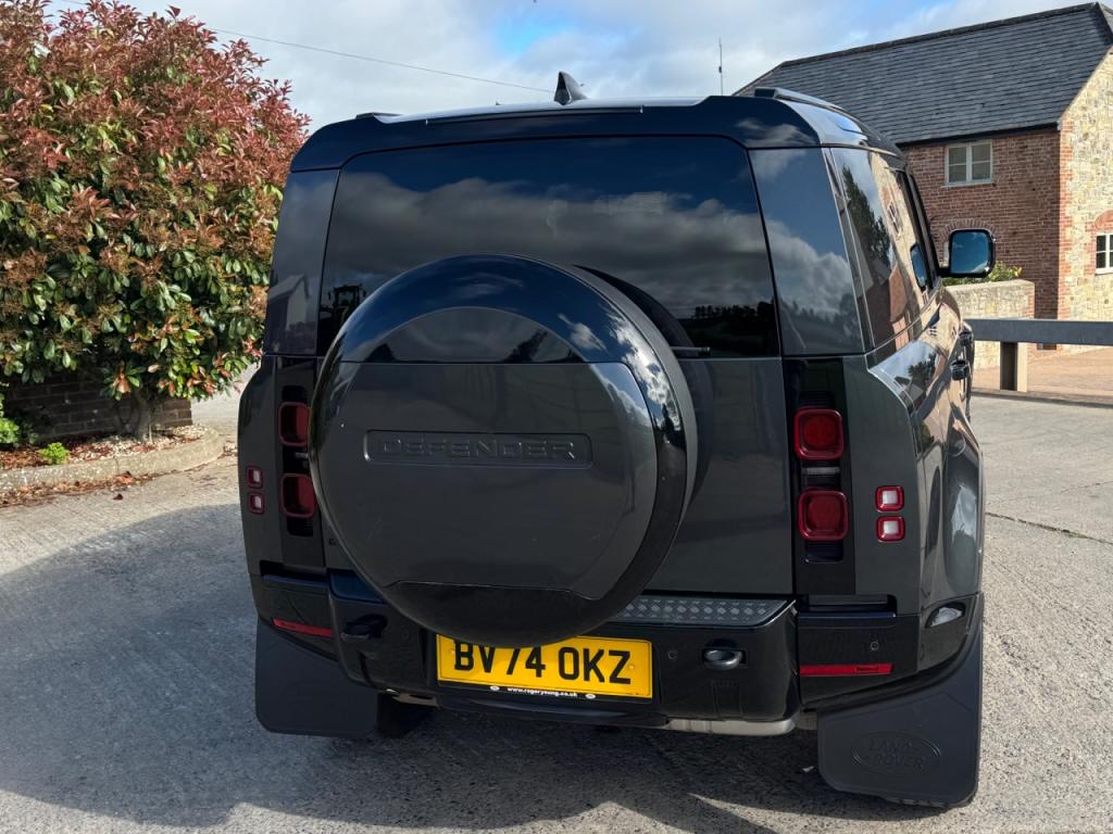 Land Rover Defender 110 Hard Top HSE X-Dynamic D350