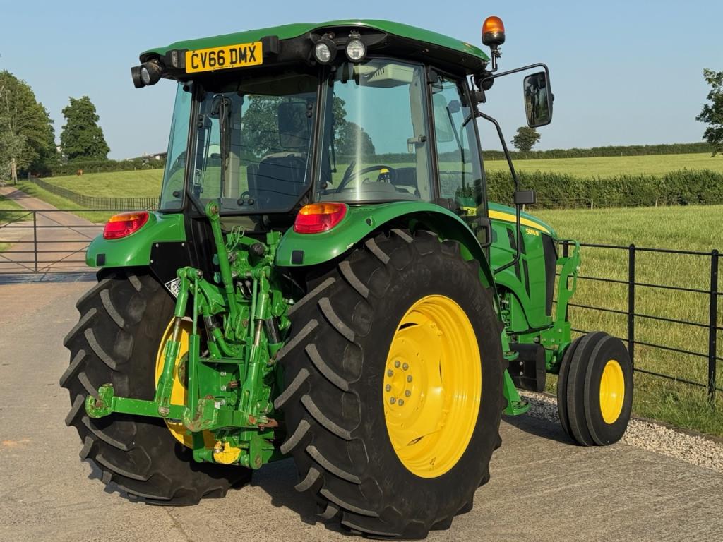 John Deere 5085M