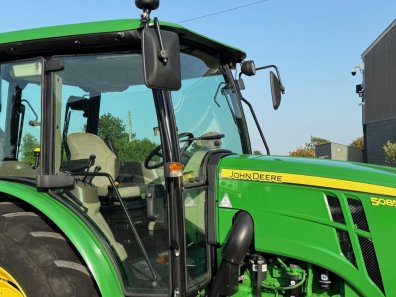 John Deere 5085M