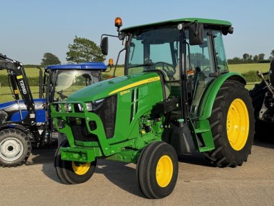 John Deere 5085M