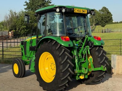 John Deere 5085M