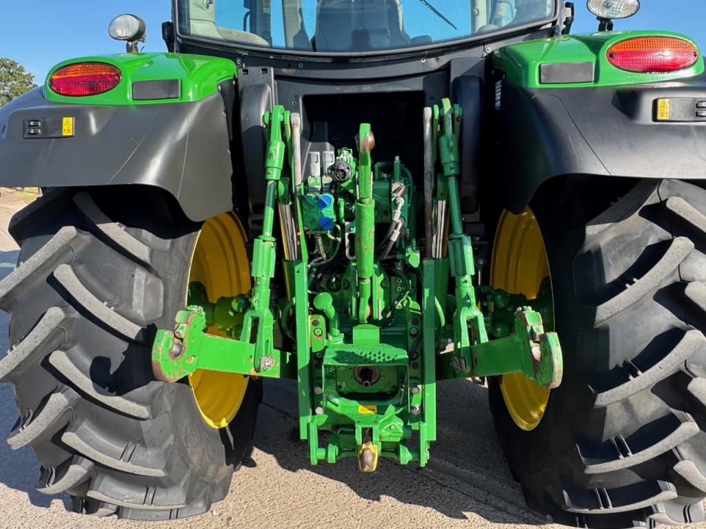John Deere 6125R