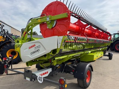 Claas Trion 730TT