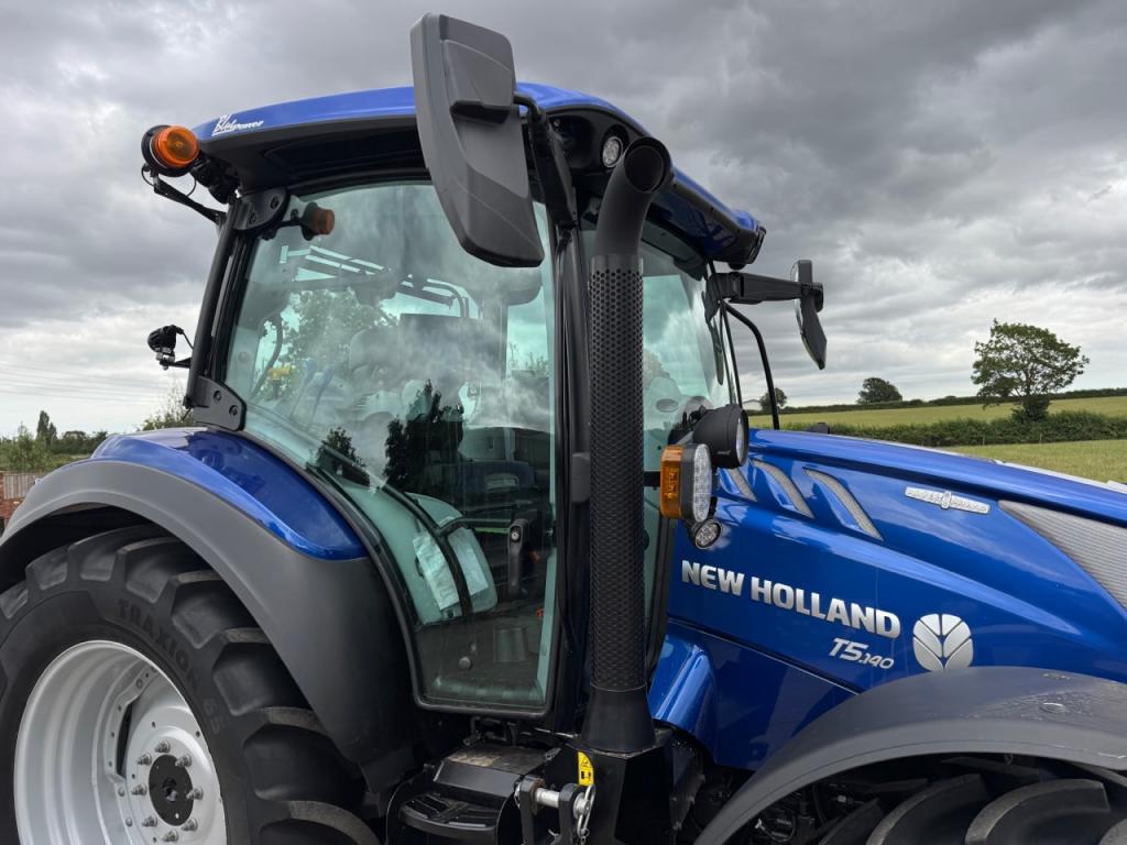 New Holland T5.145 Blue Power