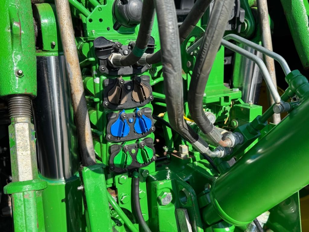 John Deere 6215R