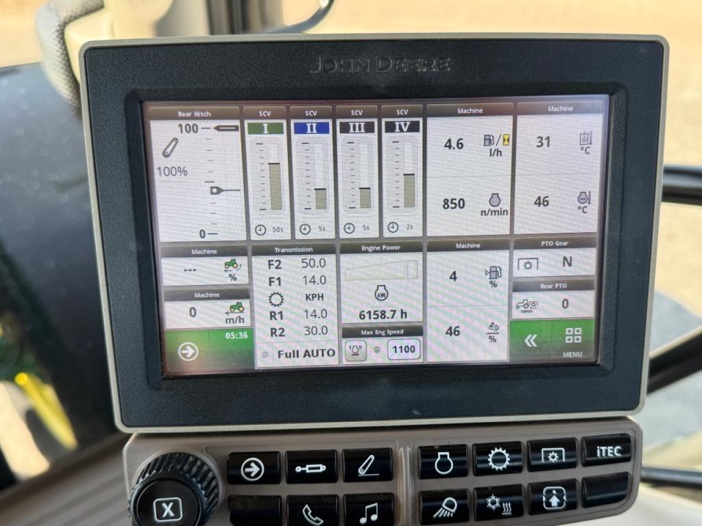 John Deere 6215R