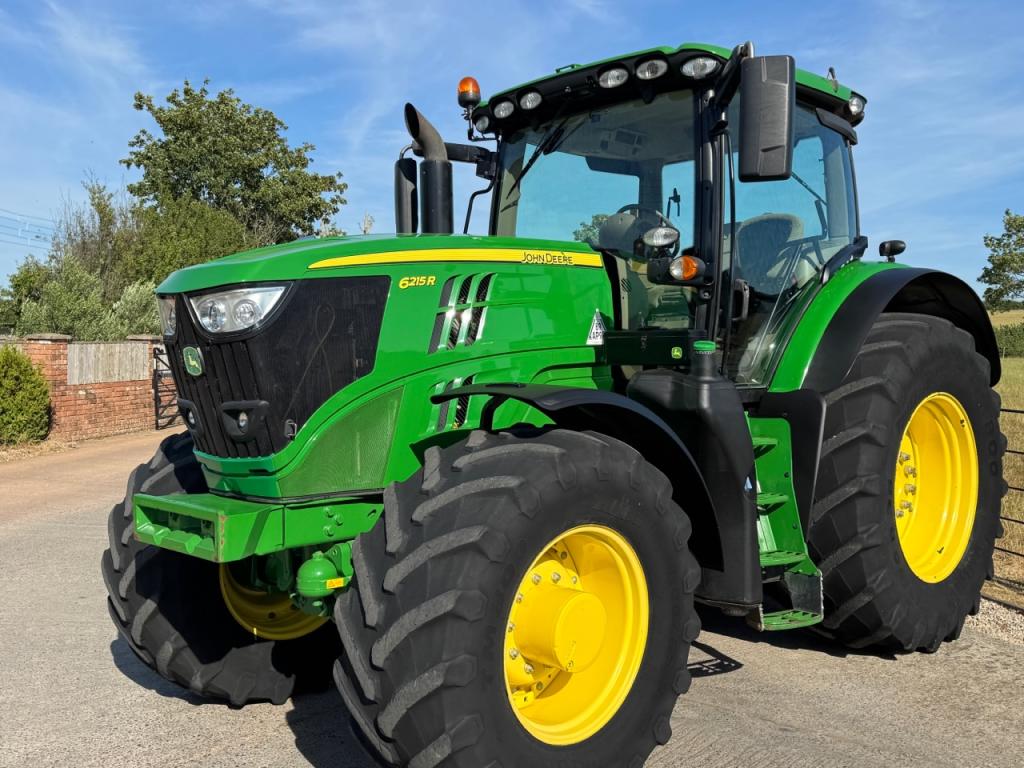 John Deere 6215R