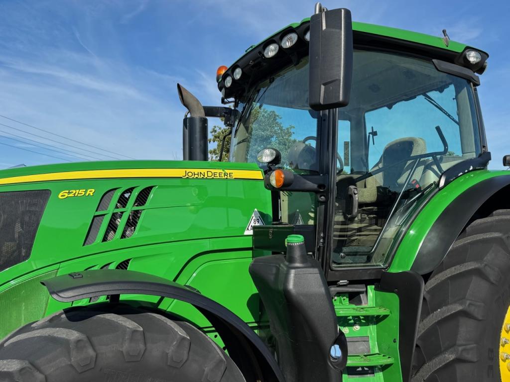John Deere 6215R