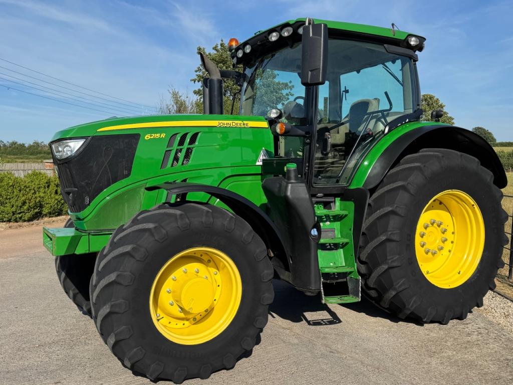 John Deere 6215R