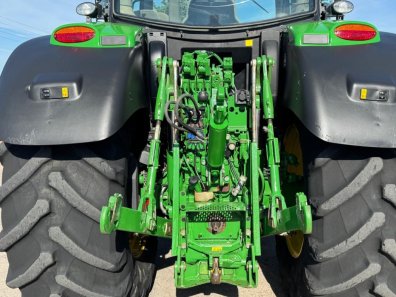 John Deere 6215R