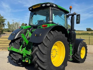John Deere 6215R