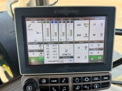 John Deere 6215R