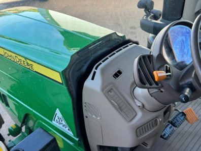 John Deere 6215R