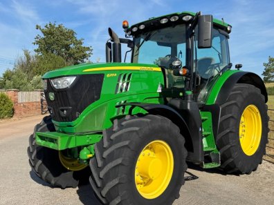 John Deere 6215R