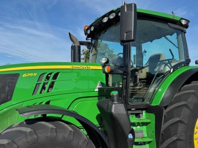 John Deere 6215R