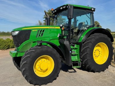 John Deere 6215R