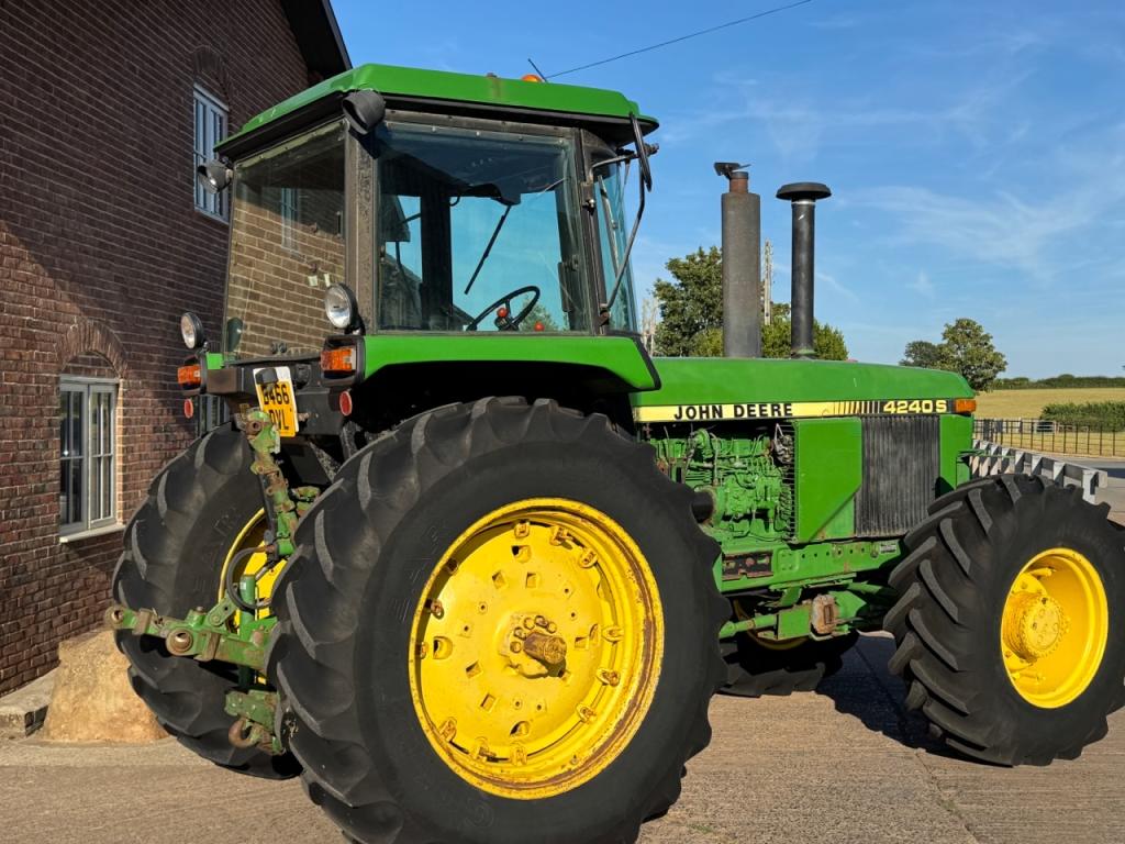 John Deere 4240S