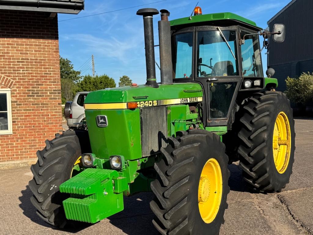 John Deere 4240S