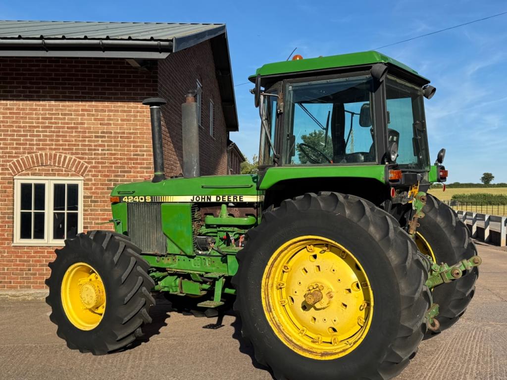 John Deere 4240S