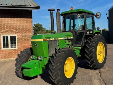 John Deere 4240S