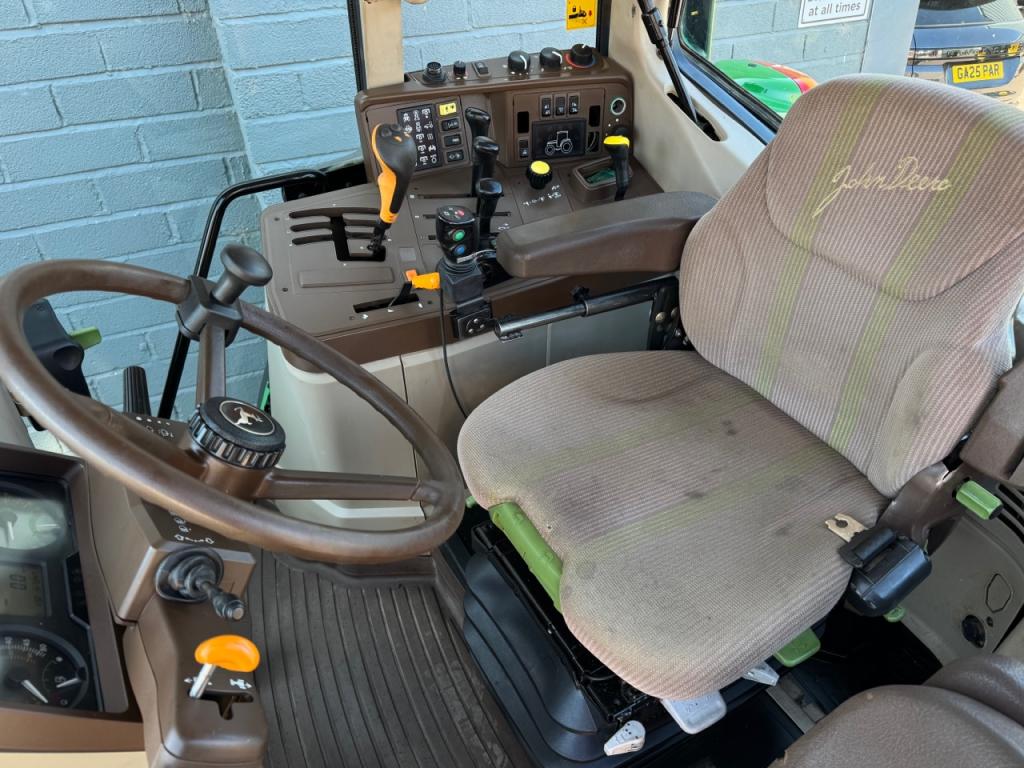 John Deere 6920S