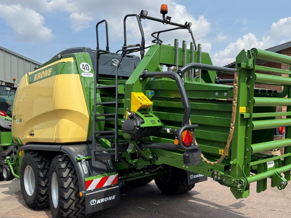 Krone BigPack 1290 baler