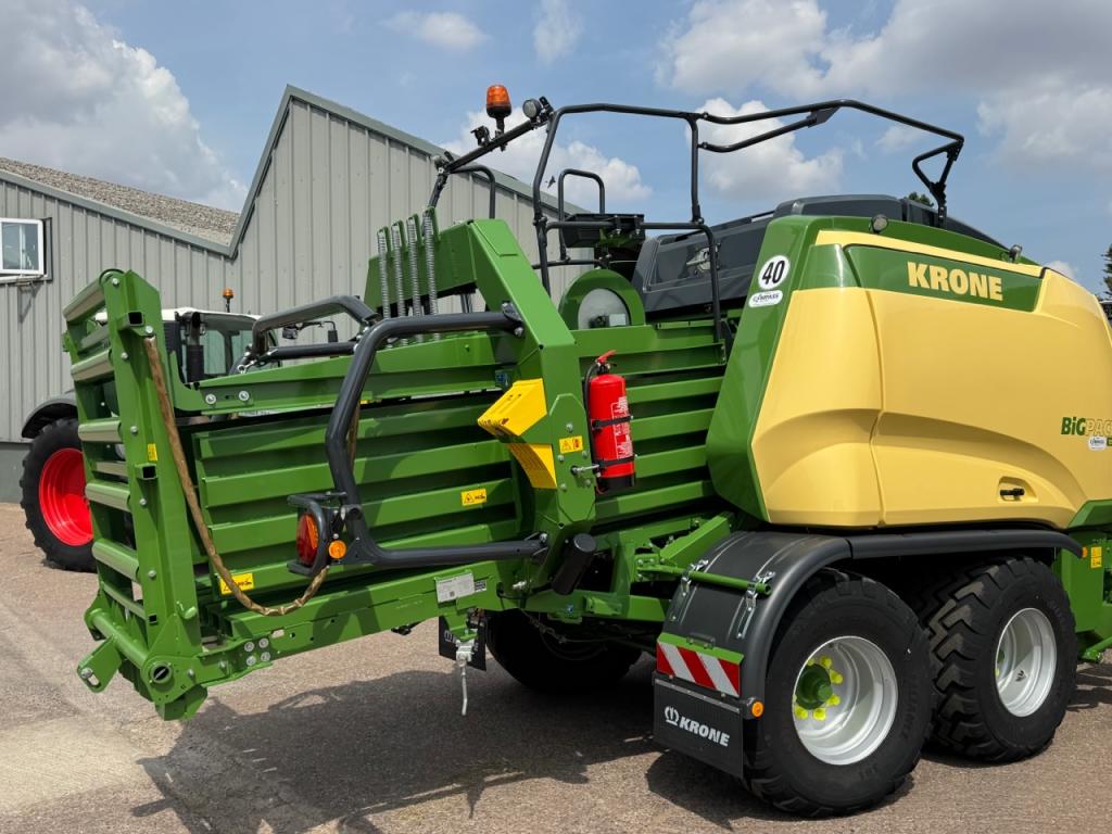 Krone BigPack 1290 baler