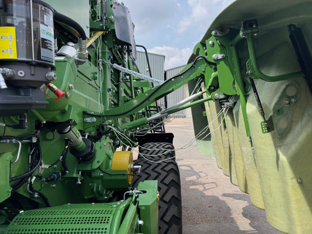 Krone BigPack 1290 baler