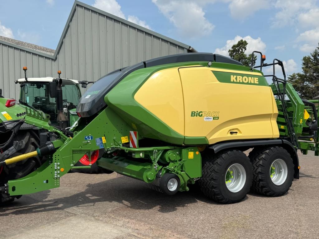 Krone BigPack 1290 baler
