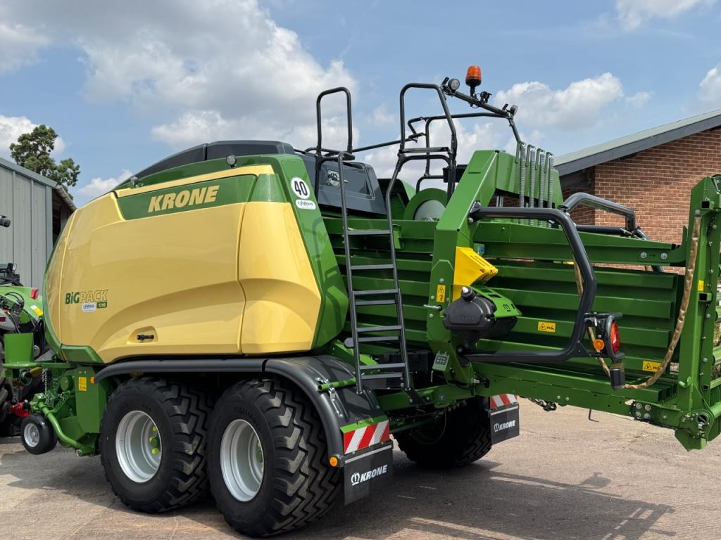 Krone BigPack 1290 baler
