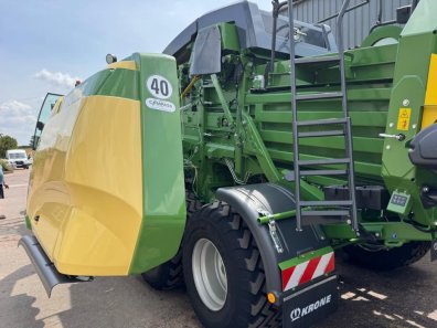 Krone BigPack 1290 baler