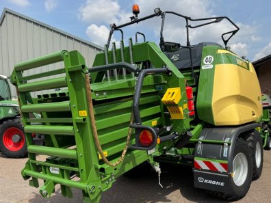 Krone BigPack 1290 baler