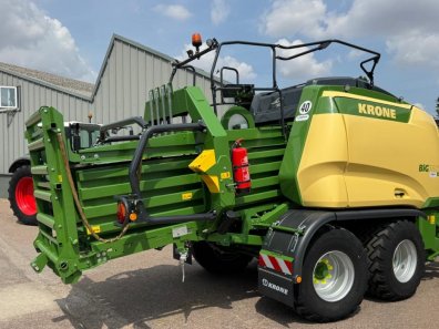 Krone BigPack 1290 baler